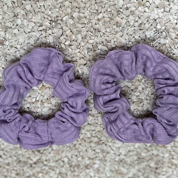 Scrunchie Earrings 🩷 - Picture 1 of 4
